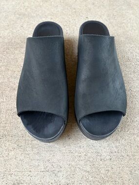Bryr Norma Platform Clog. Monochrome Black. 37.